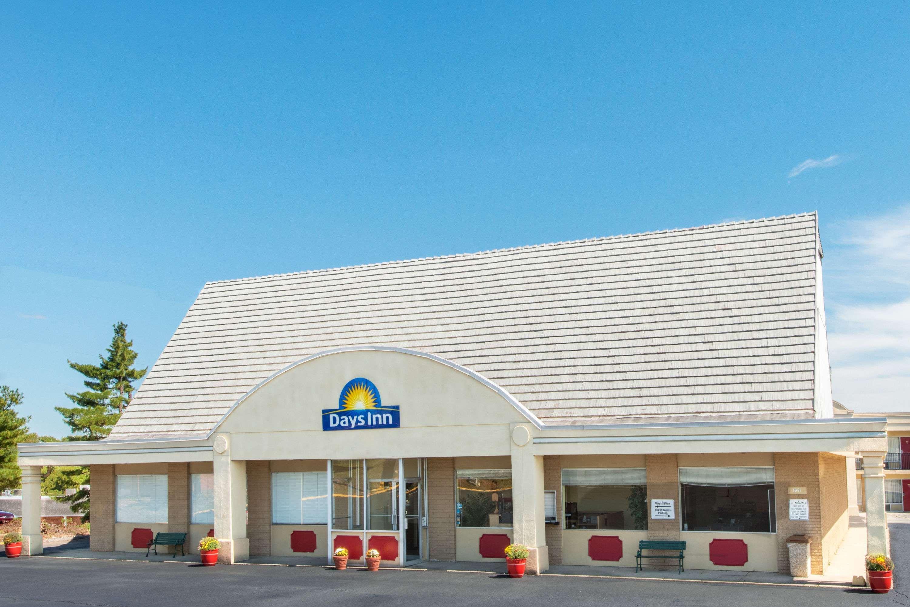 Days Inn By Wyndham Frankfort Exterior photo