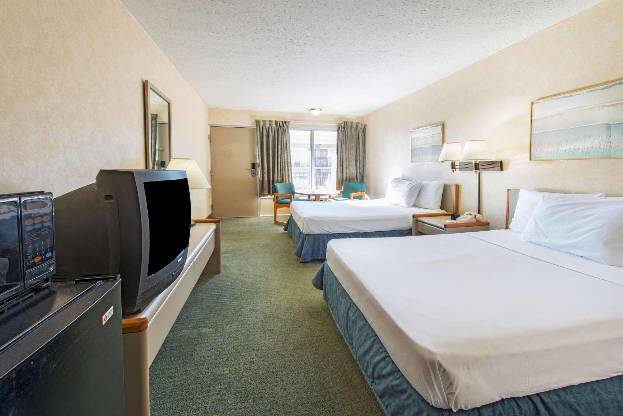 Days Inn By Wyndham Frankfort Exterior photo